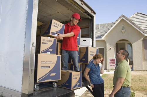 Careful fragile item packing by experts in Winchmorehill
