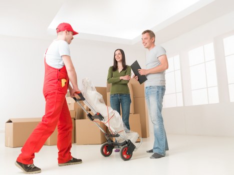 Organised storage facility for removals and storage customers in Winchmorehill